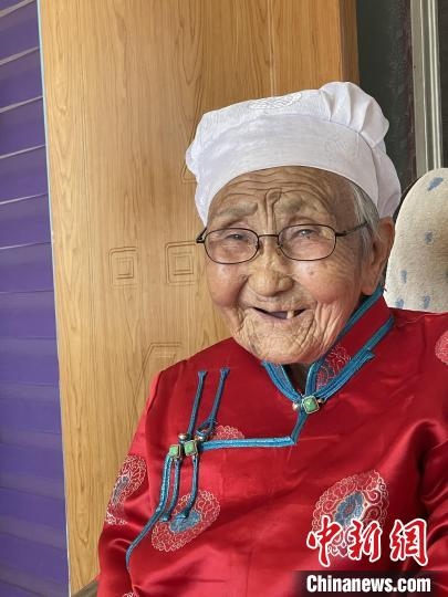 薩仁托婭拍攝的“草原母親”?！∷_仁托婭供圖