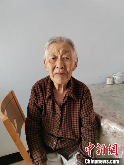 薩仁托婭拍攝的“草原母親”?！∷_仁托婭供圖