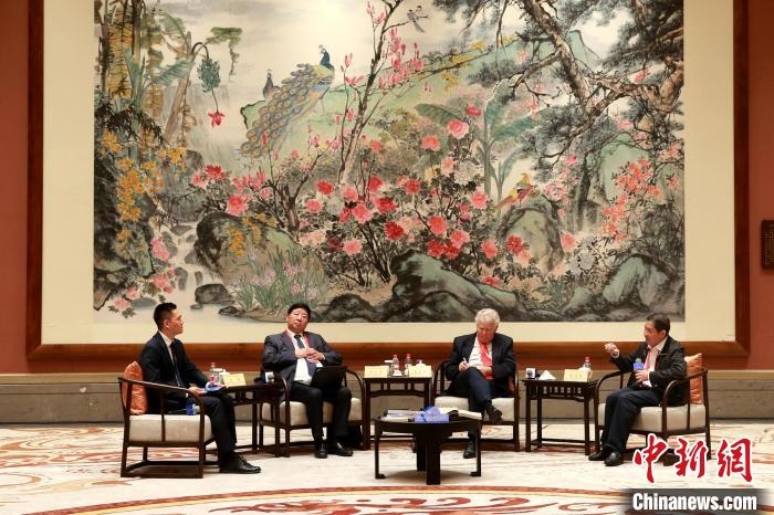 9月27日，尼山世界文明論壇在曲阜舉行，圖為該論壇的“高端訪談”活動?！×籂?攝