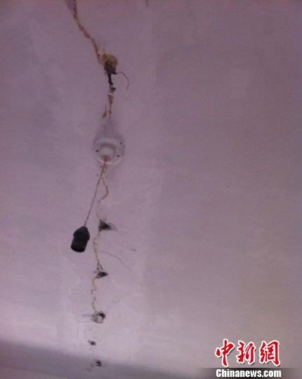 資料圖：房頂開裂。