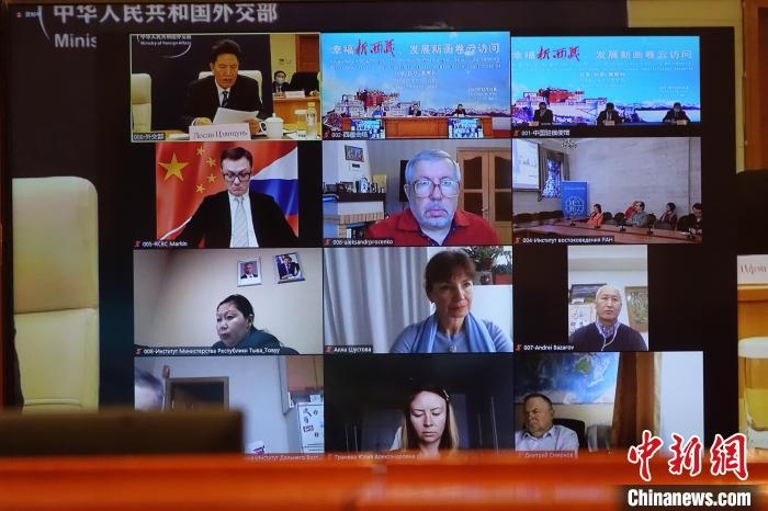 “幸福新西藏、發(fā)展新畫卷”云訪問活動在拉薩、北京、莫斯科等地同時舉行。　冉文娟 攝