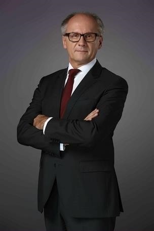 華晨寶馬汽車有限公司總裁兼首席執(zhí)行官 魏嵐德博士 華晨寶馬汽車有限公司總裁兼首席執(zhí)行官 魏嵐德博士