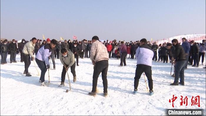帕普孜球場，激烈角逐?！“统h融媒體中心供圖