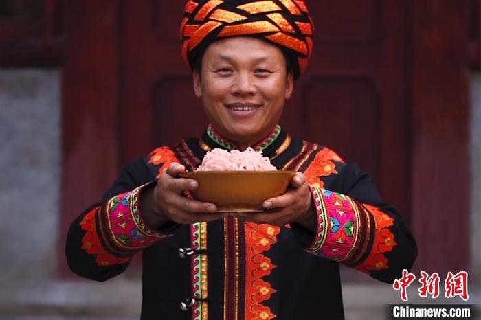 圖為“暢饗云宴”巧手年菜系列短視頻截圖?！『h(yuǎn)航 攝