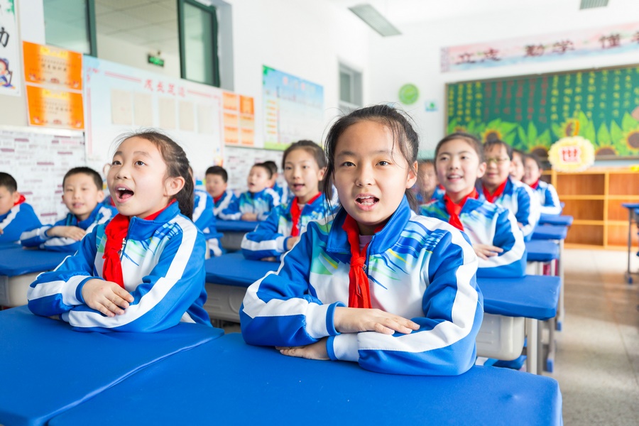 1616747230237485.jpg 7.課前十分鐘,4年級5班正在齊唱校歌.jpg