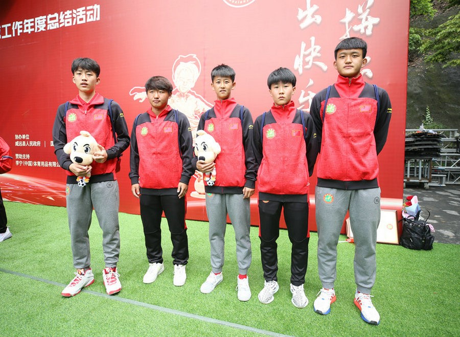 3.內(nèi)蒙古入選校園足球國家隊(duì)部分隊(duì)員合影.jpg