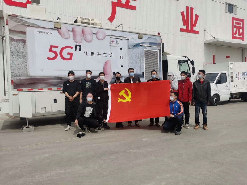 1649464933111525.jpg 通遼重保工作組與現(xiàn)場通信保障車.jpg