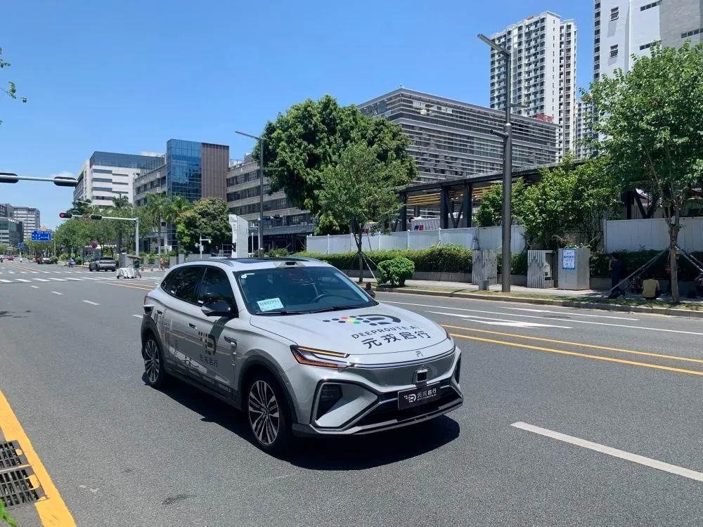 △自動(dòng)駕駛汽車在河套深港科技創(chuàng)新合作區(qū)開(kāi)展道路測(cè)試。