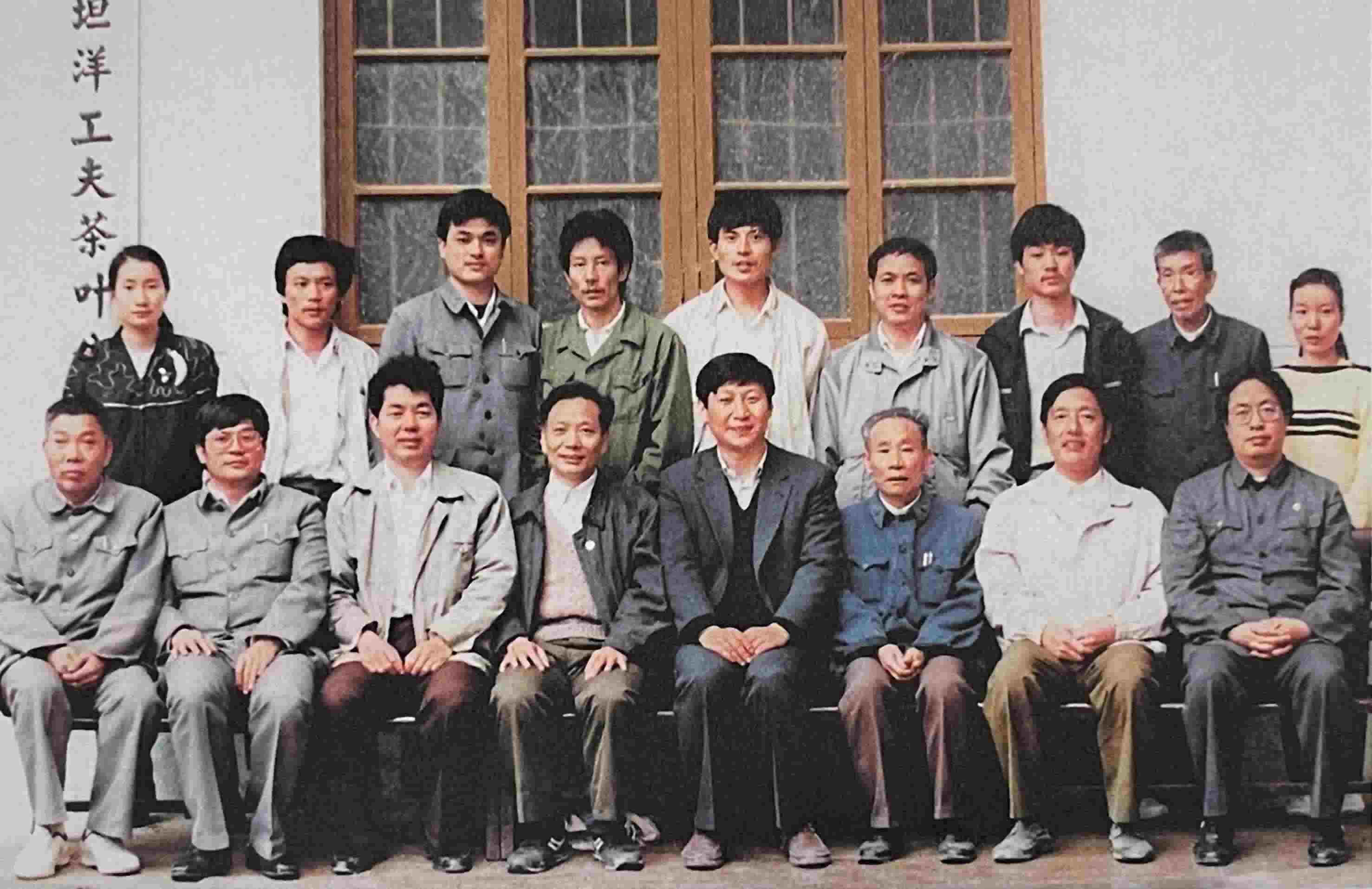 1990年5月，剛調(diào)任福州市委書記的習(xí)近平到寧德交接工作時，調(diào)研福安市社口鄉(xiāng)坦洋工夫茶葉公司。