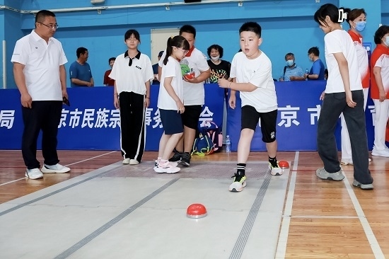 冰蹴球比賽場(chǎng)景。賽事主辦方供圖