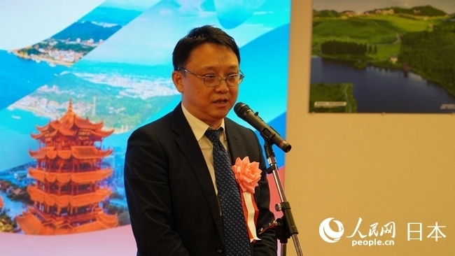 （圖片說明：東京中國文化中心主任羅玉泉致辭。人民網(wǎng)滕雪 攝）