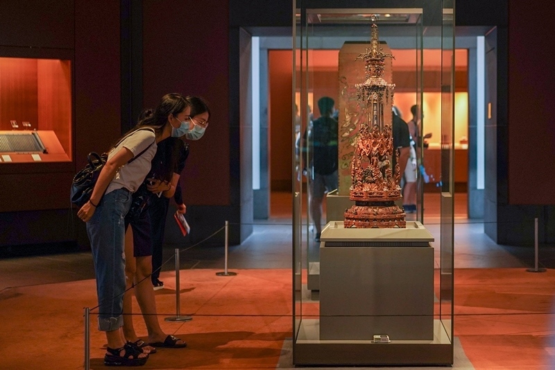 2020年7月24日，觀眾在蘇州博物館內參觀。