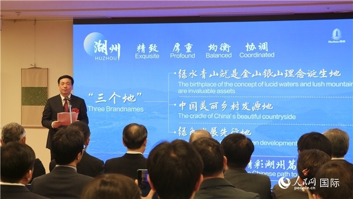 湖州市委書(shū)記陳浩介紹湖州市總體情況。（人民網(wǎng) 許可攝）