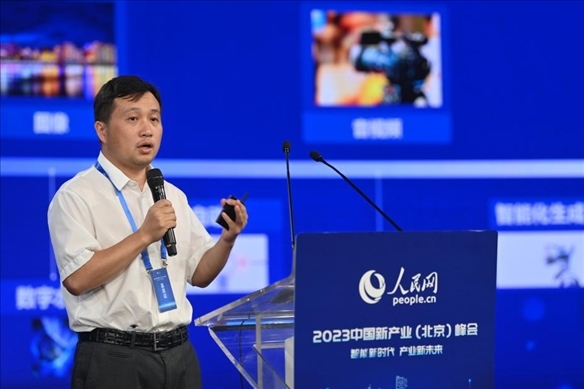 人民中科研究院院長、首席科學家李兵發(fā)表主旨演講。人民網記者 于凱攝