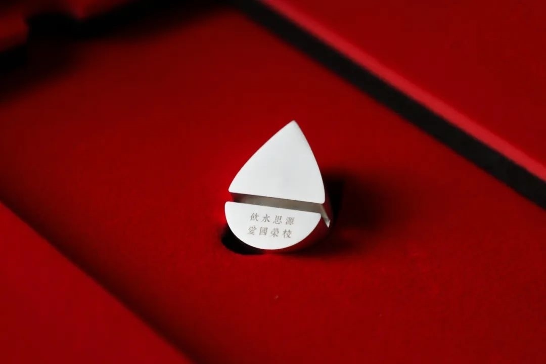 上海交通大學(xué)發(fā)布2023年錄取通知書禮盒。校方供圖