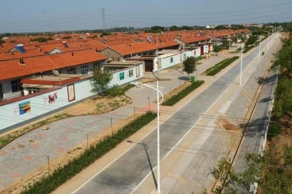 后仙莊村整治后道路整潔，住房整齊劃一