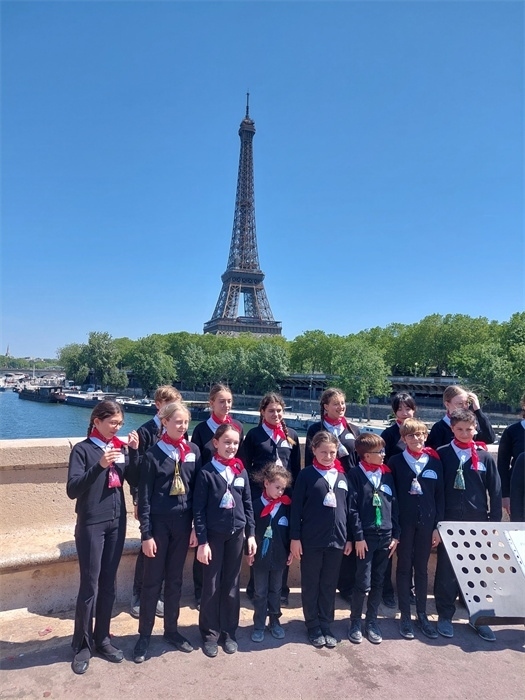 2.2023年5月，巴黎寶麗聲童聲合唱團錄制歌曲《如果我去中國》。（圖片由受訪者提供）