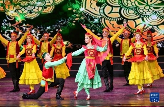 7月21日，哈薩克斯坦薩爾塔納國(guó)家舞蹈團(tuán)的演員在演出。