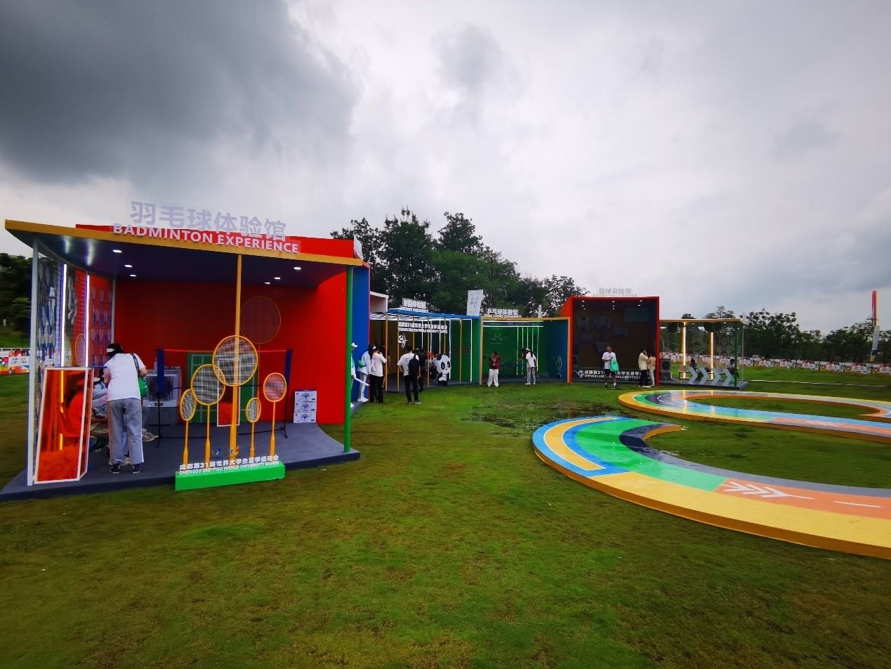 公園文化活動(dòng)內(nèi)各類體育項(xiàng)目體驗(yàn)區(qū)。 人民網(wǎng)記者 楊磊攝