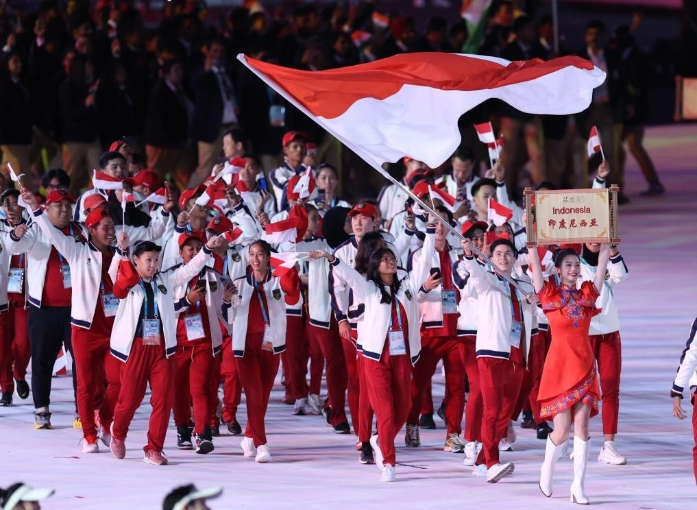 7月28日，印度尼西亞大學(xué)生體育代表團(tuán)在開(kāi)幕式上入場(chǎng)。新華社記者張麗蕓攝