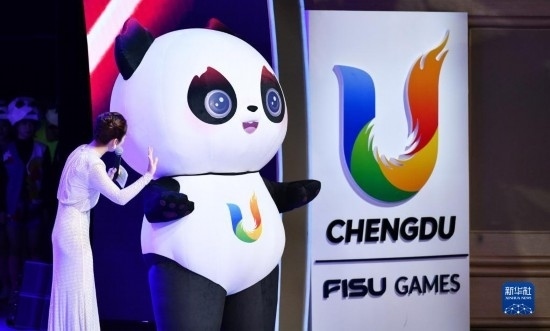 7月29日，成都大運(yùn)會(huì)吉祥物“蓉寶”在聯(lián)歡會(huì)現(xiàn)場(chǎng)。新華社記者 張端 攝