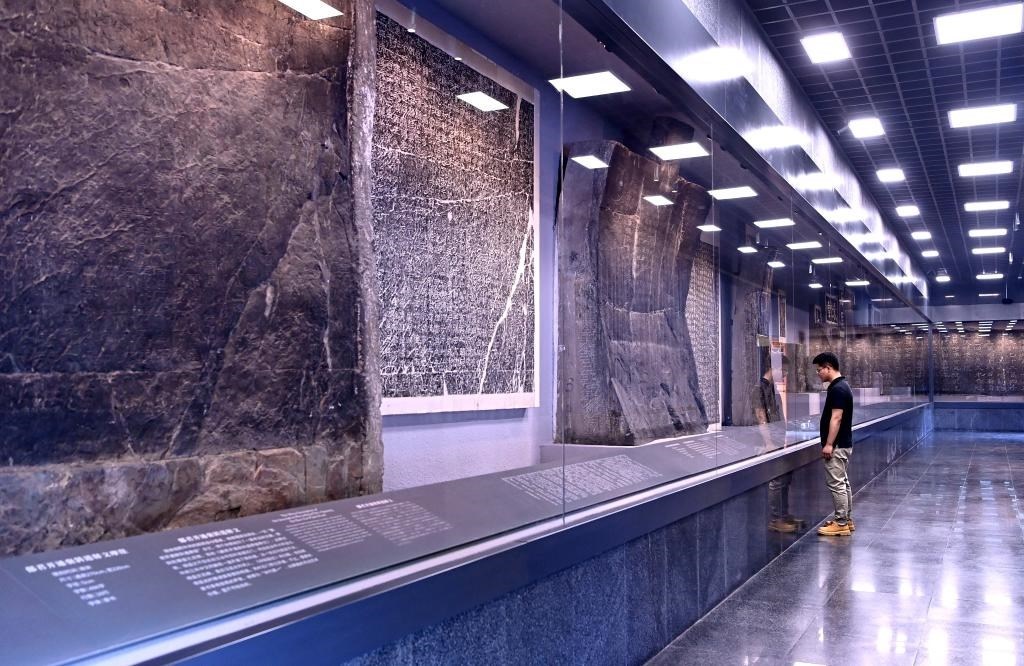 近日拍攝的陜西省漢中市博物館“石門十三品”陳列室。新華社記者 劉瀟 攝