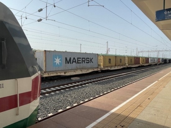 亞吉鐵路吉布提那噶德車站的貨運(yùn)車廂。人民網(wǎng)記者 趙艷紅攝