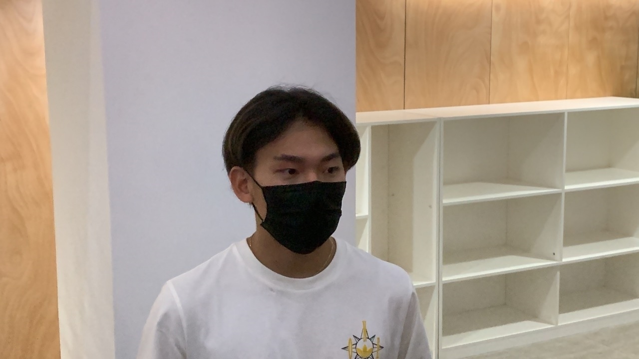 蘇翊鳴接受媒體采訪。荊政崳攝