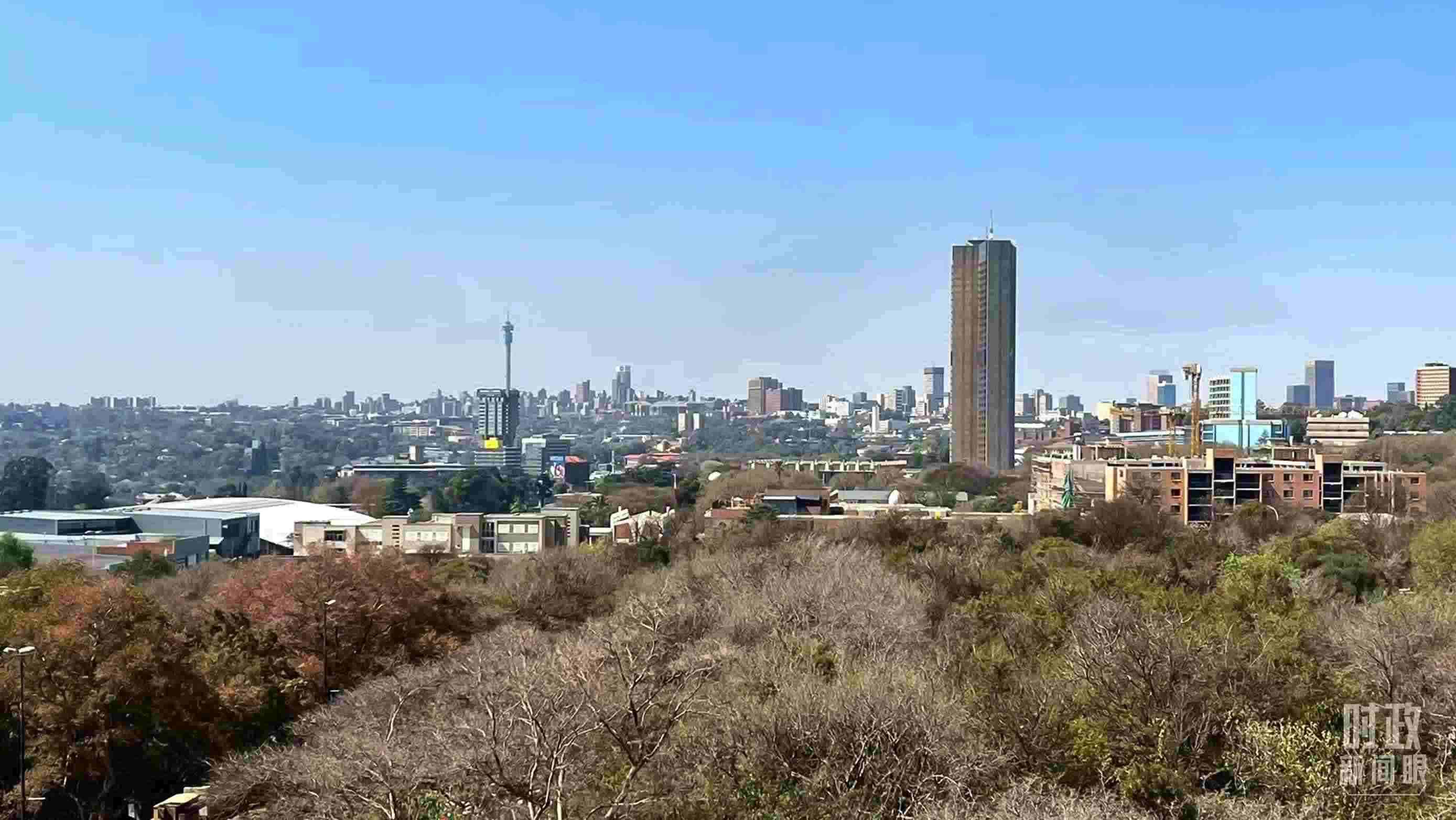 △約翰內(nèi)斯堡城市天際線。（總臺記者馬培敏拍攝）