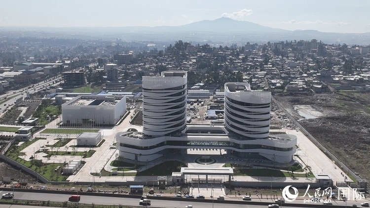 非洲疾病預防控制中心總部（一期）航拍。人民網(wǎng)記者 劉寧攝