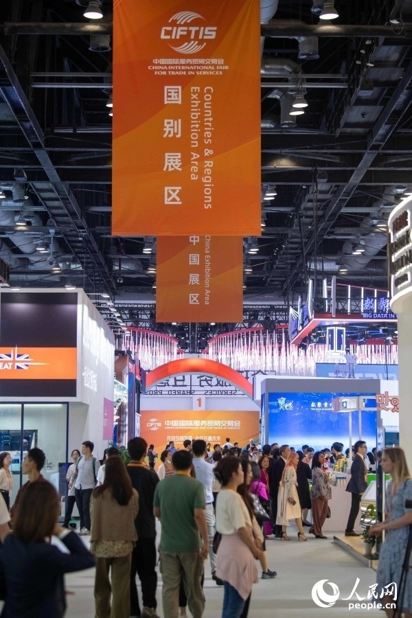 9月2日，服貿(mào)會國別展區(qū)，人流如潮。人民網(wǎng)記者 翁奇羽攝