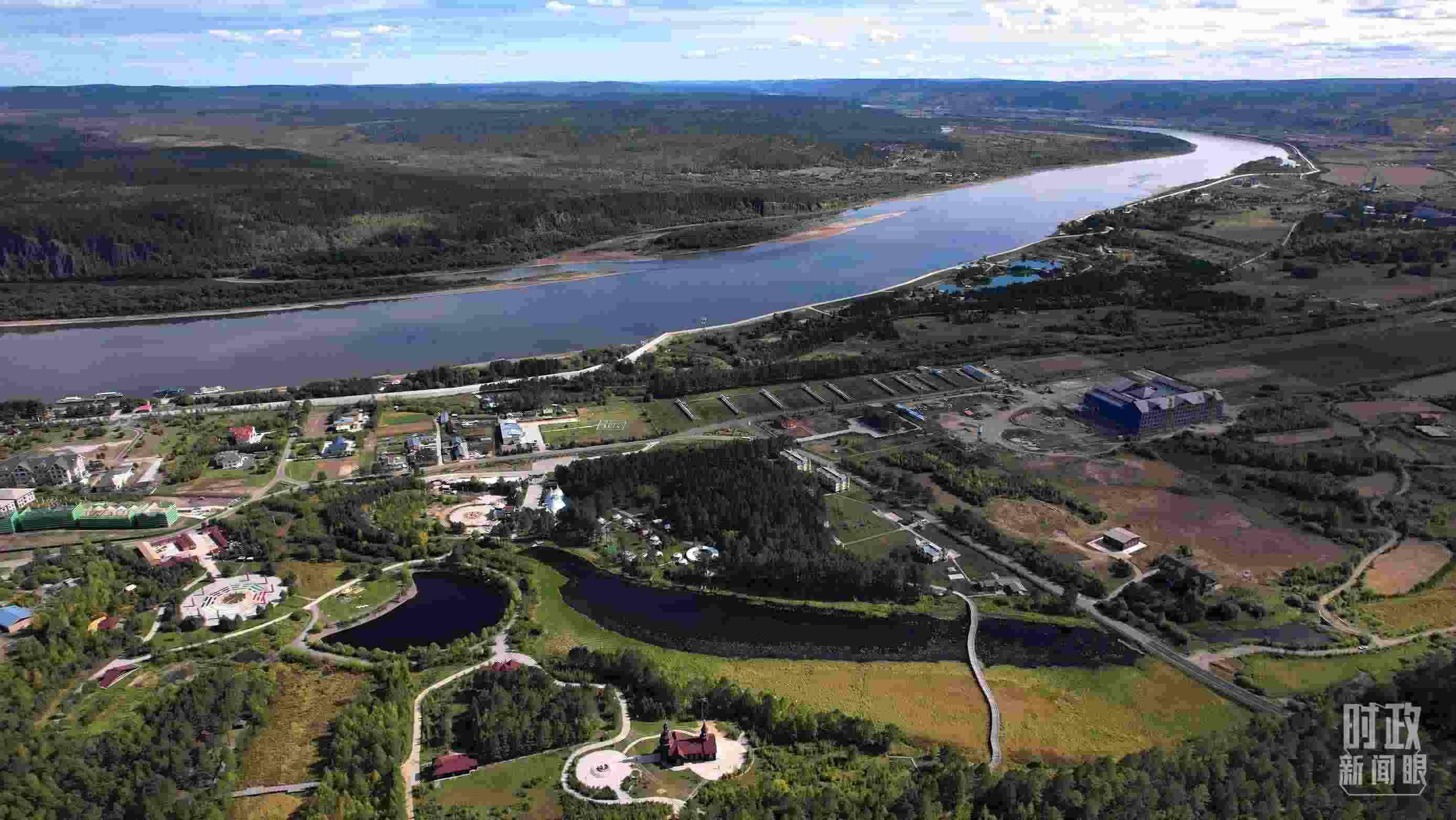 △北極村北邊是中俄界江黑龍江。（總臺國廣記者李晉拍攝）
