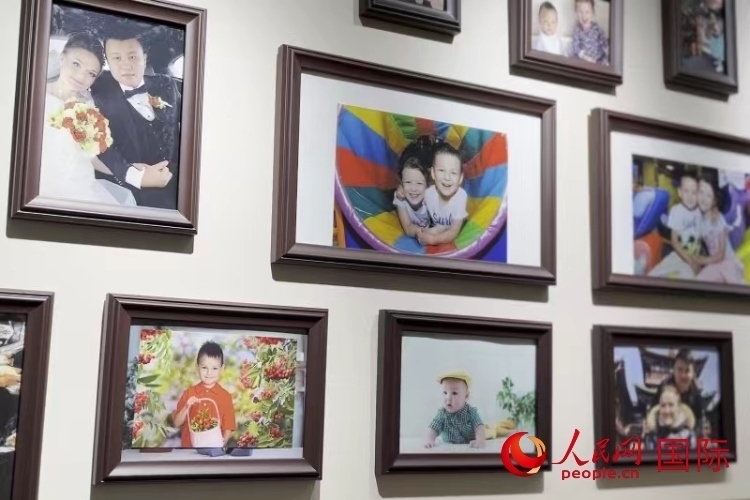 照片墻記錄每個(gè)幸福的瞬間。 人民網(wǎng) 皇甫萬里攝