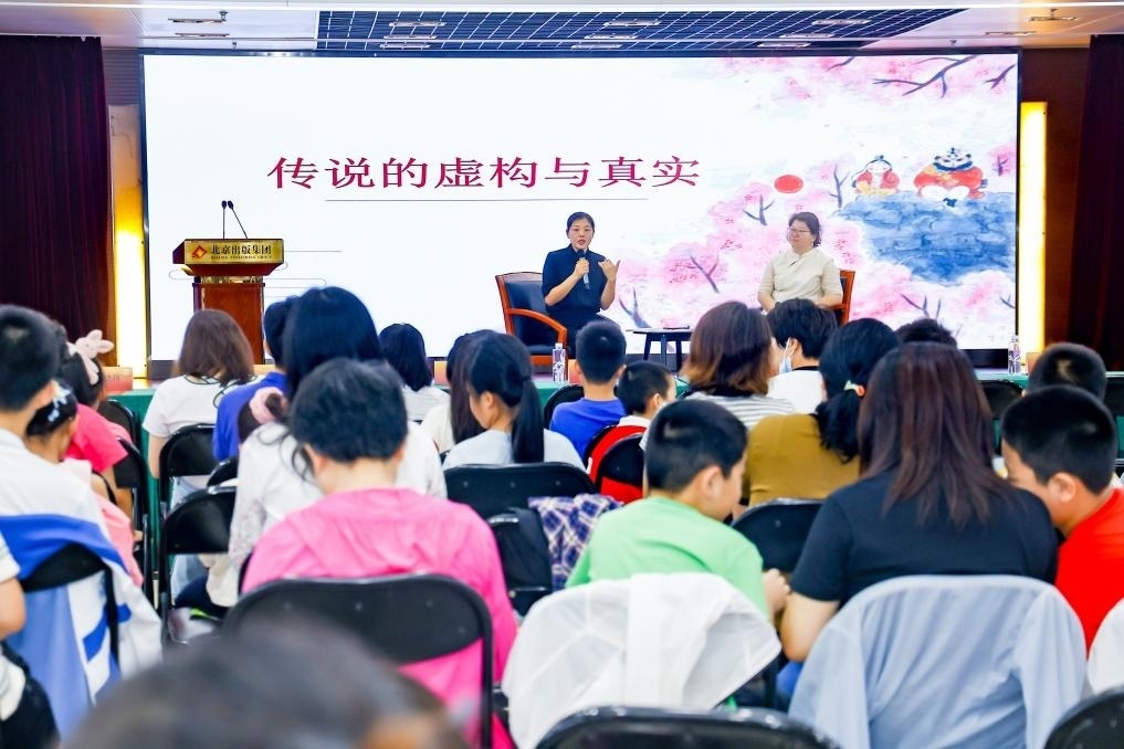 經(jīng)典閱讀進(jìn)社區(qū)——十月少年文學(xué)創(chuàng)享會走進(jìn)裕中東里。主辦方供圖