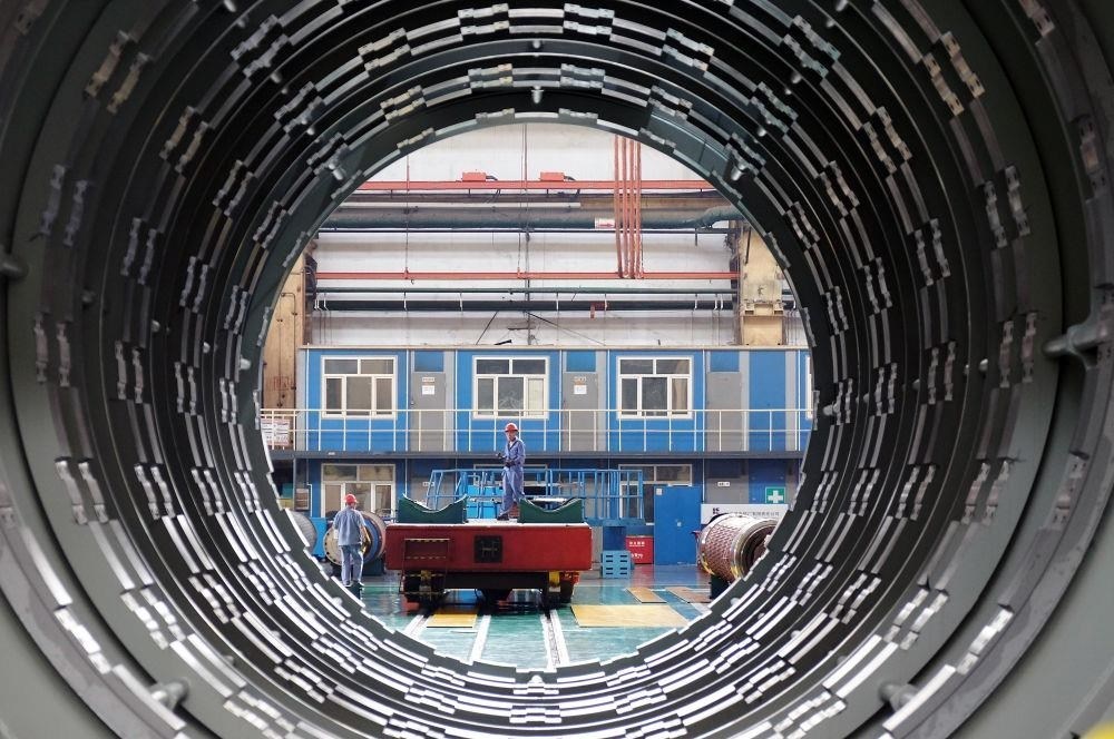 △2023年8月31日，工人在哈電集團(tuán)哈爾濱電機(jī)廠有限責(zé)任公司的水電分廠重型車間作業(yè)。