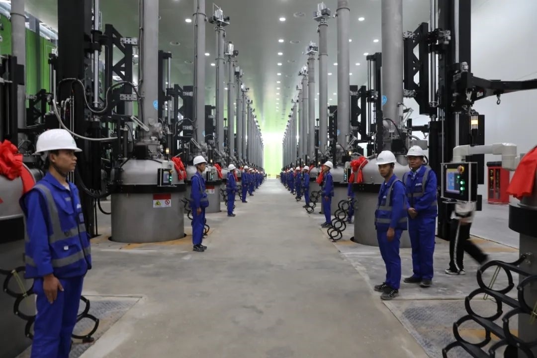 晶科能源二期20GW拉棒切方項目投產現場。南川工業(yè)園區(qū)管委會供圖