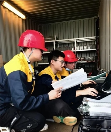 △2022年，長征十一號運載火箭在我國黃海以“一箭五星”方式成功發(fā)射。哈爾濱工程大學(xué)船海結(jié)構(gòu)物安全與舒適性團(tuán)隊為發(fā)射船進(jìn)行結(jié)構(gòu)動態(tài)監(jiān)測。