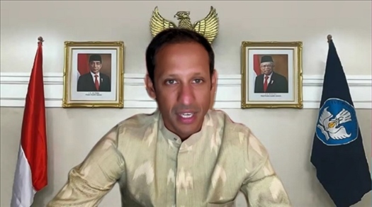 印尼教育、文化、研究和技術(shù)部部長納迪姆·馬卡里姆發(fā)表視頻致辭（清華大學(xué)東南亞中心供圖）