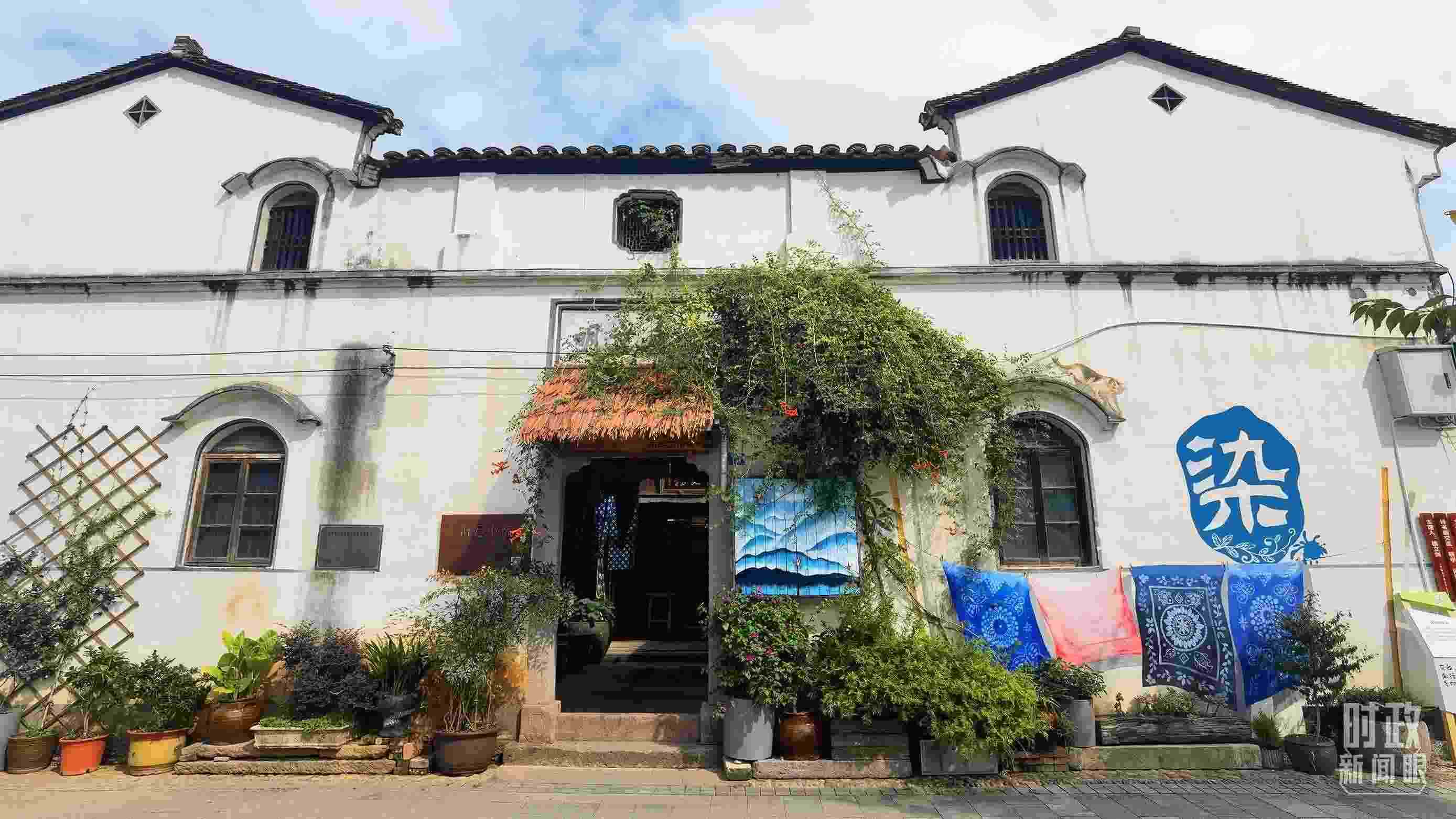 △李祖村的藝術(shù)染坊。（總臺央視記者周志國拍攝）