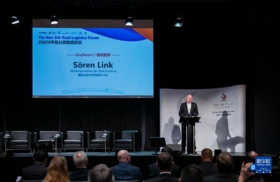 9月21日，在德國杜伊斯堡，杜伊斯堡市市長澤倫·林克出席2023新絲路物流論壇并致辭。新華社記者 張帆 攝