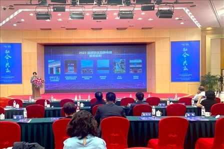 現(xiàn)場(chǎng)發(fā)布《2023旅游景區(qū)品牌傳播優(yōu)秀案例》。人民網(wǎng)記者 劉微攝