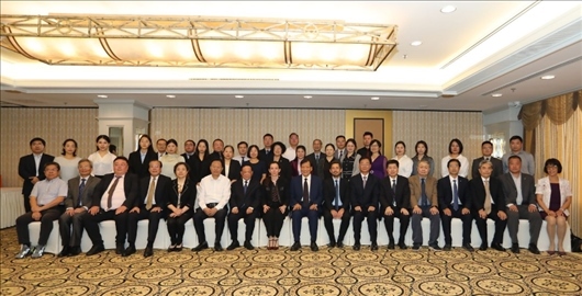 參會嘉賓合影留念。主辦方供圖