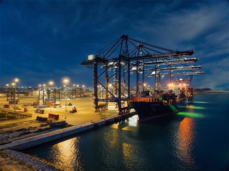 萊基港實(shí)行7×24小時(shí)裝卸作業(yè)機(jī)制。受訪者供圖
