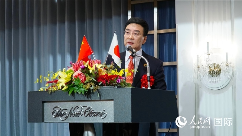 在日中國企業(yè)協(xié)會會長王家馴致祝酒詞。人民網(wǎng) 蔣曉辰攝