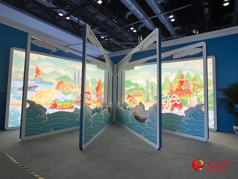 新聞中心媒體公共工作區(qū)兩側矗立著打開的“書畫”。人民網記者 杜燕飛攝