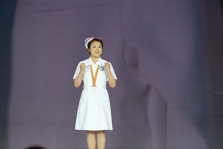 第49屆南丁格爾獎獲得者、四川大學(xué)華西醫(yī)院護(hù)理部主任蔣艷