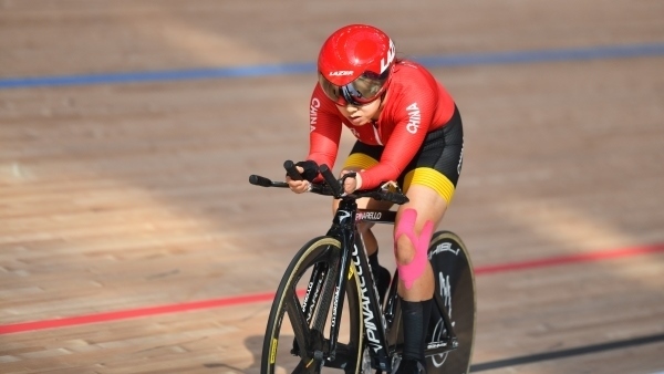10月23日，杭州第4屆亞殘運會場地自行車女子個人C4-5級3000米追逐賽金牌賽舉行。圖為中國隊選手季子賢在比賽中。圖片來源：杭州亞殘組委會