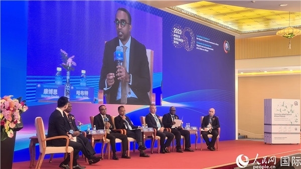 與會(huì)嘉賓展開座談。人民網(wǎng)記者 萬(wàn)宇攝