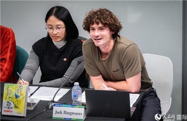 4、英國漢學(xué)家沈如風(fēng)對中國文學(xué)譯作的未來充滿期待。郭錦標(biāo)攝