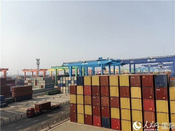 天津港北疆港區(qū)C段智能化集裝箱碼頭。人民網(wǎng)記者 符園園攝